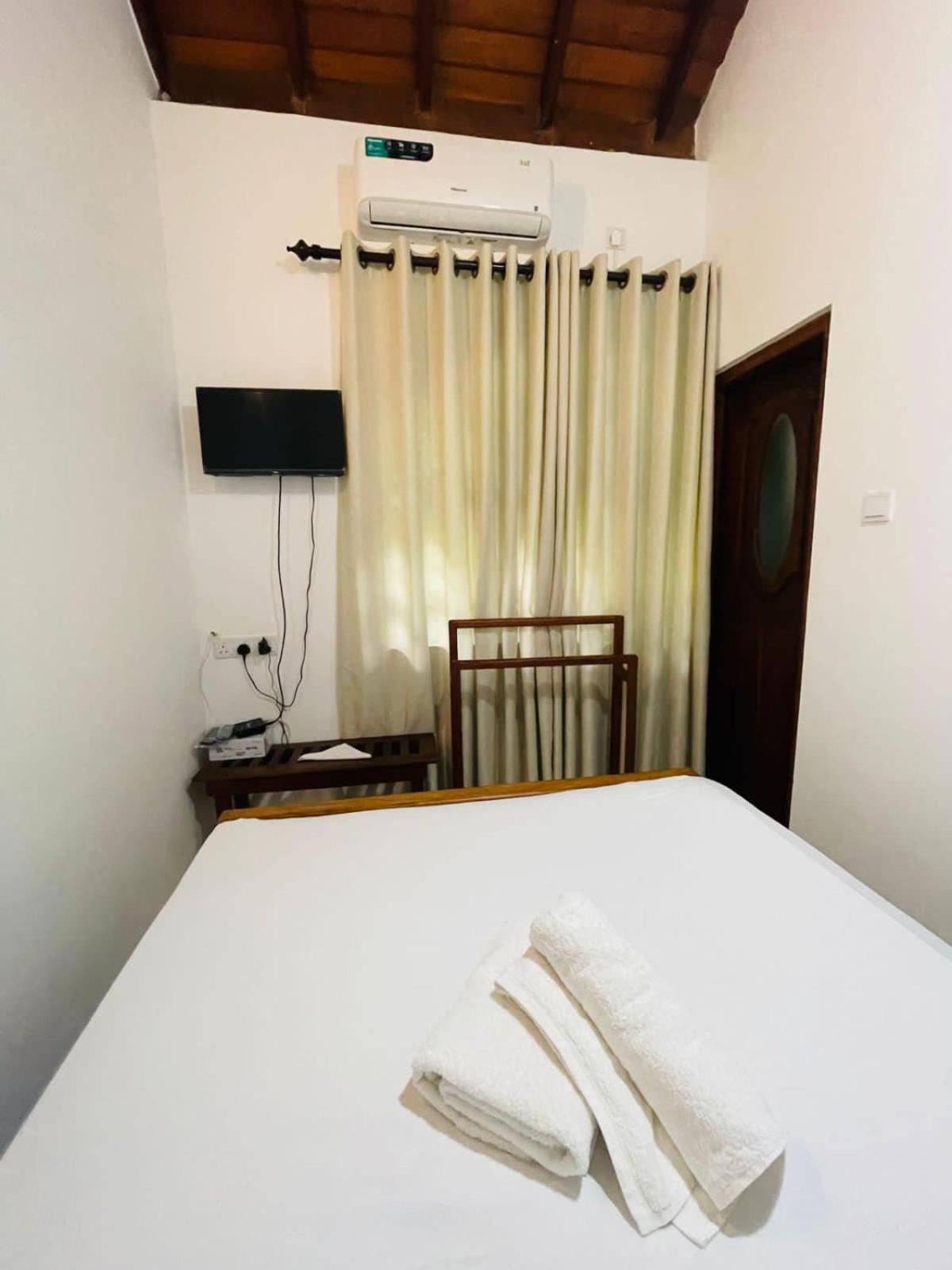 Hotel Langama Thena - ළඟම තැන Anuradhapura Exterior foto